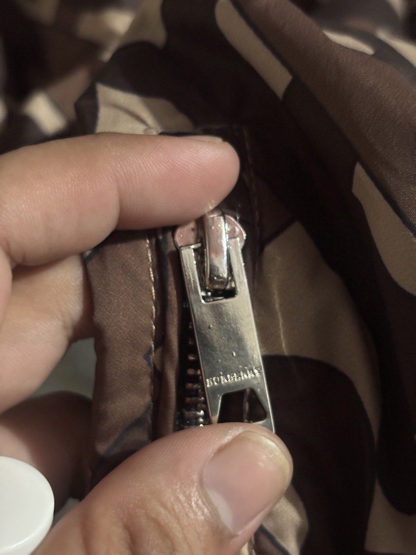 Burberry monogram (Category: Luxury Accessories) located in Calinog. Submitted by 5k.kr (Listing ID 1471187862, Image 3). Description: Burberry Goodasnew fit MEDIUM W21 x L27.