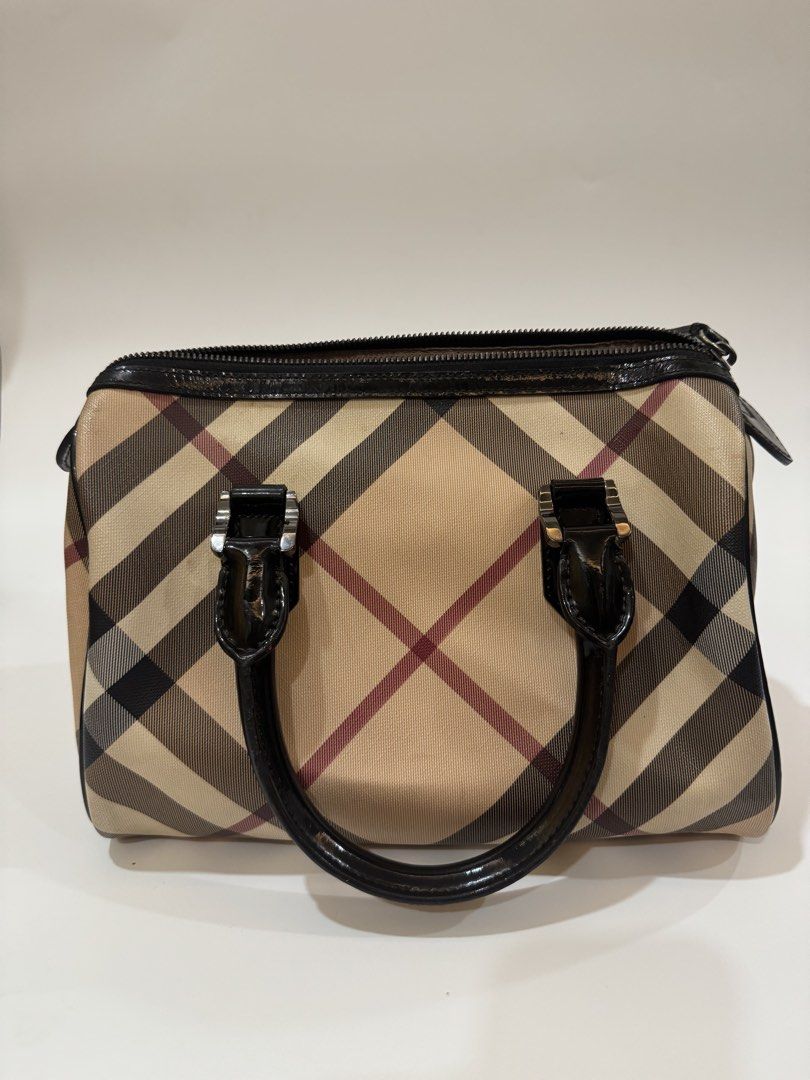 Burberry Nova Check Chester (Category: Luxury Bags & Wallets) located in Cagayan de Oro. Submitted by KoaApparelAtbp. (Listing ID 1471249073, Image 2). Description: Size 25cm Boston Bag Clean inside.