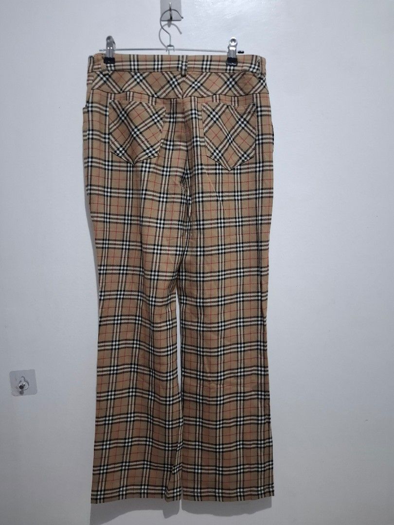 Burberry nova plaid (Category: Other Bottoms) located in Tarlac. Submitted by christopher.24 (Listing ID 1471168721, Image 2). Description: excellent condition legit.