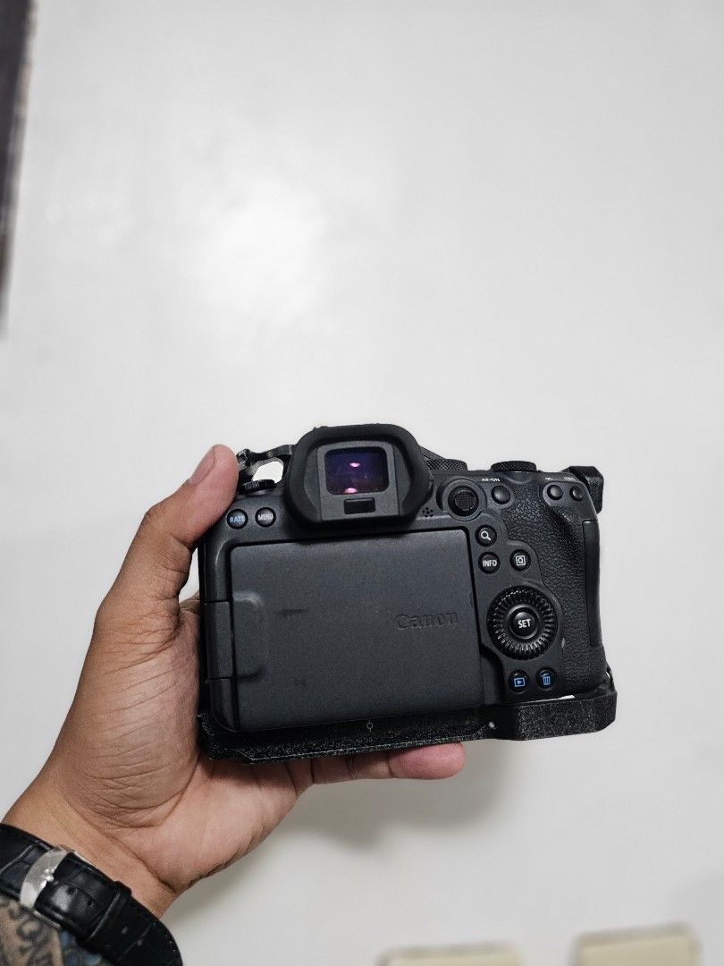 Canon EOS R6 Camera Bundle with Lens and Flash (Category: Cameras) located in Quezon City. Submitted by jerome2929 (Listing ID 1471201784, Image 3). Description: - Canon EOS R6 mirrorless camera body with SmallRig cage (minor wear from normal use) - Canon 24-105mm zoom lens with hood (clean glass) - Canon Speedlite 600EX-RT flash with pouch - Dual battery charger and EOS R6 neck strap included - Fully tested, powers up, and functions normally - C