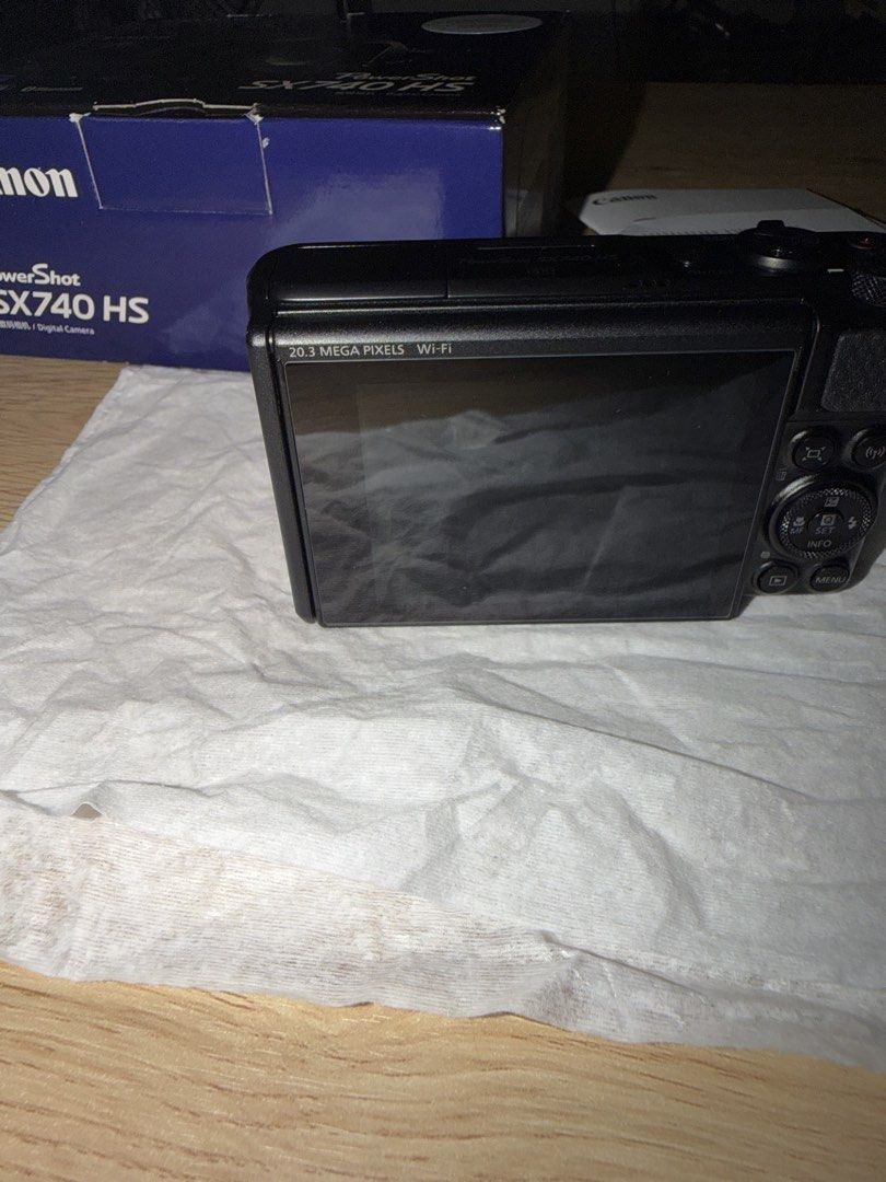 Canon PowerShot SX740 HS Digital Camera (Category: Cameras) located in Quezon City. Submitted by jenaysellz (Listing ID 1471247493, Image 3). Description: - Complete with charger, battery and box - Brand new, just tested RFS: need funds, not being used .