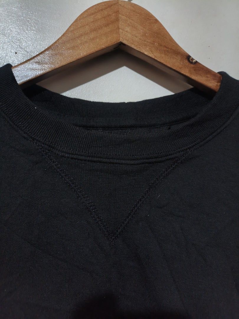 CARHARTT CREWNECK SWEATSHIRT (Category: Activewear) located in Ligao. Submitted by kennethrift_finds (Listing ID 1471162675, Image 2). Description: AUTHENTIC 💯 XLARGE 23×29 MINIMAL LINE STAIN ON BACK SLEEVE EXCELLENT CONDITION COMPLETE TAGS.