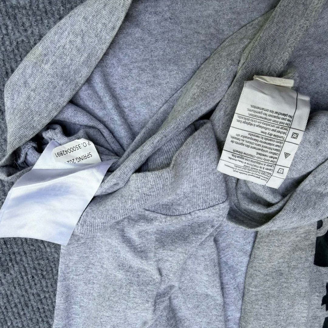 Carhartt Long Sleeve Grey (Category: Tshirts & Polo Shirts ) located in Manila. Submitted by stoned_thrift (Listing ID 1471251382, Image 2). Description: Carhartt K87 – Small Condition: Excellent Measurements: 21" x 28" Carhartt – XL Condition: Excellent Measurements: 26" x 31" Brand: Carhartt Long Sleeve Shirt - Color: Grey - Design: Crew neck, small chest graphic, and classic logo print down the sleeve - Condition/Use: Great everyday basic for 