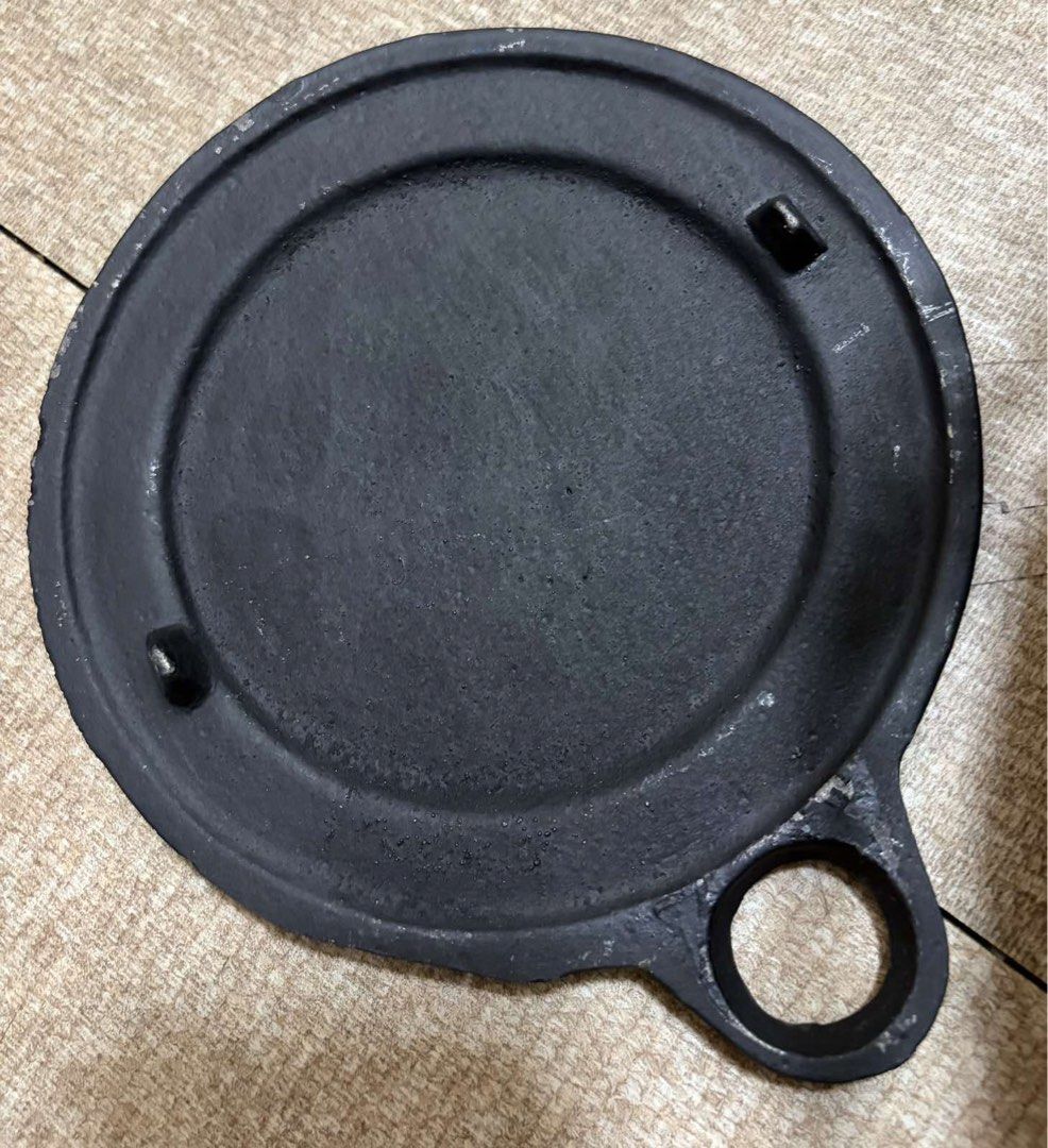 Cast Iron Kettle 5 QT (Category: Cookware & Accessories) located in Quezon City. Submitted by gchua888 (Listing ID 1471177744, Image 2). Description: Selling for ₱1,100 (Original price is ₱1,355) Location: QC RFS: Decluttering Mode of payment: Gcash or BDO only No meetups. No bogus buyers and joy reservers. No cancellation of confirmed orders. No return, no exchange. .