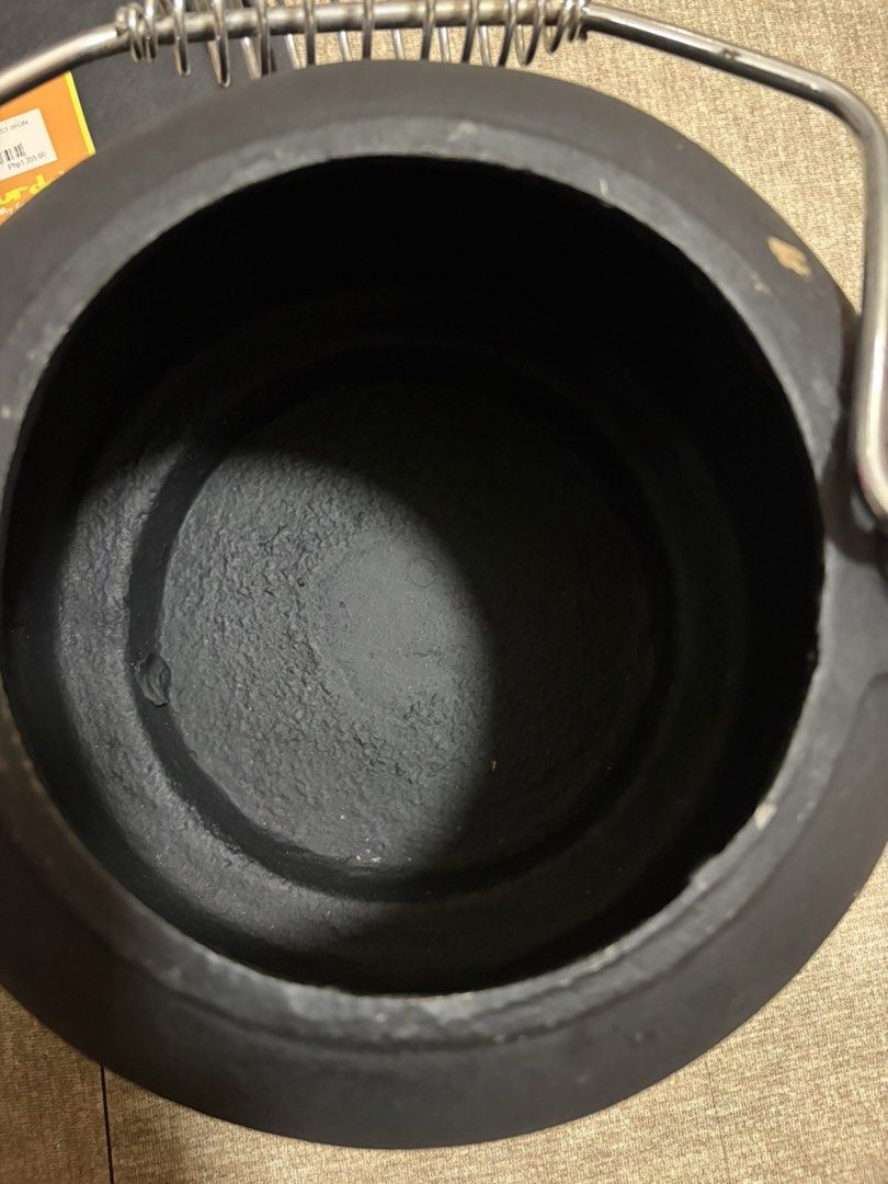 Cast Iron Kettle 5 QT (Category: Cookware & Accessories) located in Quezon City. Submitted by gchua888 (Listing ID 1471177744, Image 3). Description: Selling for ₱1,100 (Original price is ₱1,355) Location: QC RFS: Decluttering Mode of payment: Gcash or BDO only No meetups. No bogus buyers and joy reservers. No cancellation of confirmed orders. No return, no exchange. .
