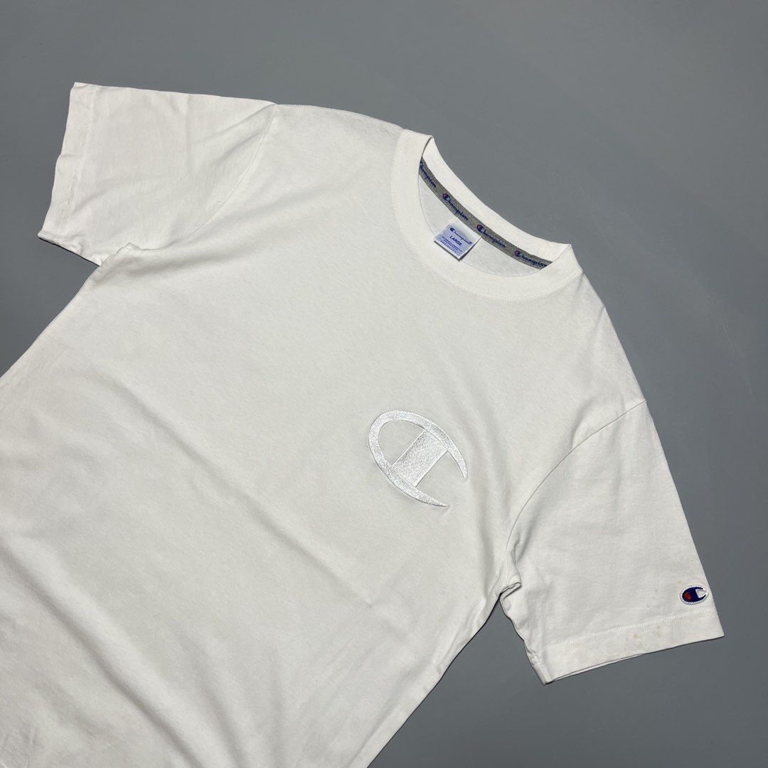 Champion Big Logo Mens Shirt (Category: Tshirts & Polo Shirts ) located in Bacolod City. Submitted by marmanj (Listing ID 1471220113, Image 2). Description: ♻️ Champion Big Logo Mens Shirt •Original •Condition: Good •Size: Medium •Length: 28” •Width: 20” •Color: White •Color rate: 9.8 / 10 •flaws : yellow stain on sleeve and Cut washtag 🔖Price: ₱350 📌Location: Bacolod City Negros Occidetal ‼️Disclaimer: We are not affiliated with the Official B