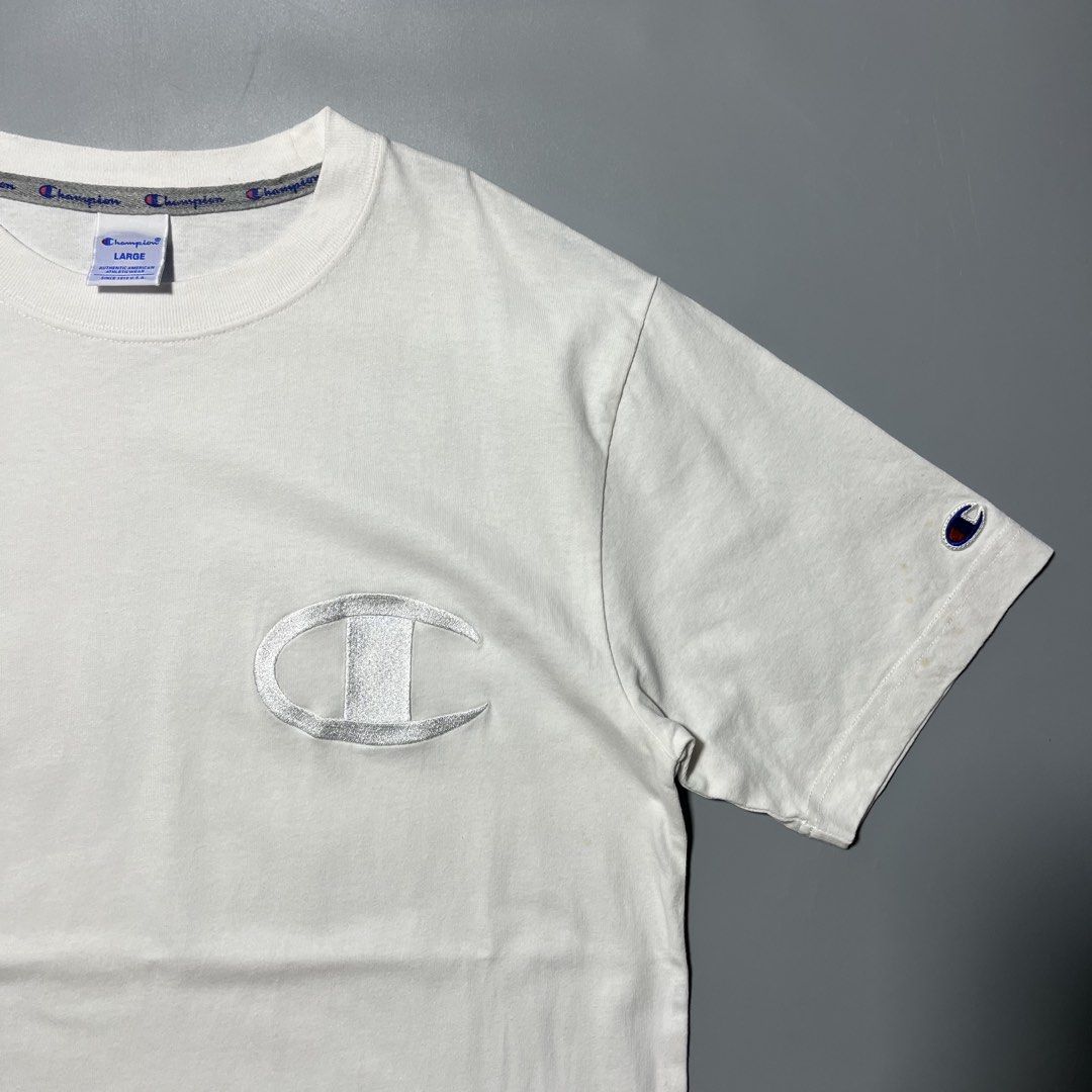 Champion Big Logo Mens Shirt (Category: Tshirts & Polo Shirts ) located in Bacolod City. Submitted by marmanj (Listing ID 1471220113, Image 3). Description: ♻️ Champion Big Logo Mens Shirt •Original •Condition: Good •Size: Medium •Length: 28” •Width: 20” •Color: White •Color rate: 9.8 / 10 •flaws : yellow stain on sleeve and Cut washtag 🔖Price: ₱350 📌Location: Bacolod City Negros Occidetal ‼️Disclaimer: We are not affiliated with the Official B