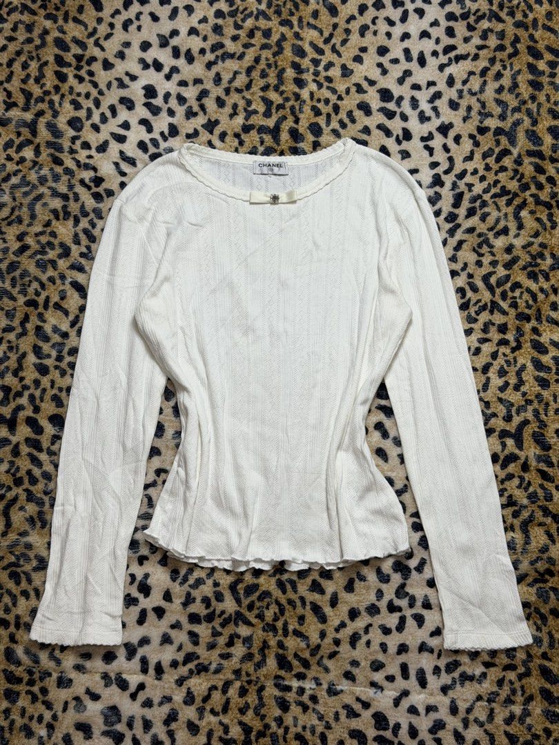 Chanel longsleeve top (Category: Luxury Apparel) located in Kapangan. Submitted by keythsgs74798 (Listing ID 1471267705, Image 1). Description: NEGO DROP OFFER.