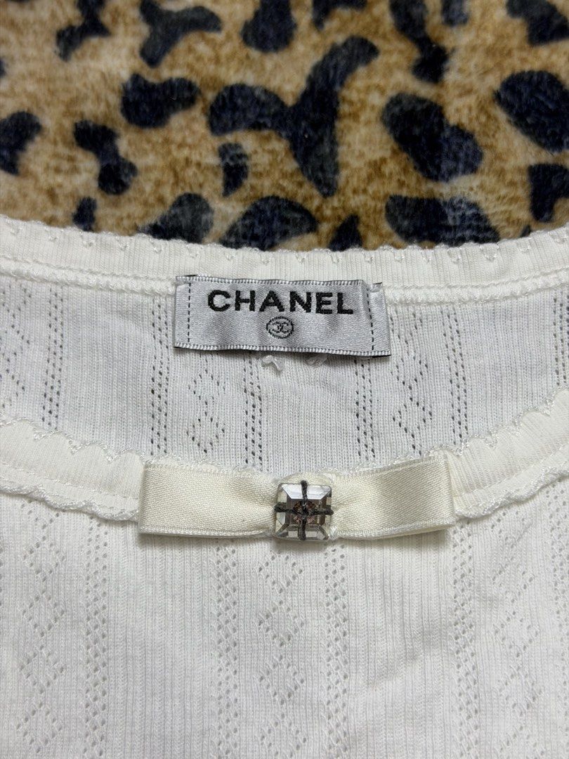 Chanel longsleeve top (Category: Luxury Apparel) located in Kapangan. Submitted by keythsgs74798 (Listing ID 1471267705, Image 2). Description: NEGO DROP OFFER.