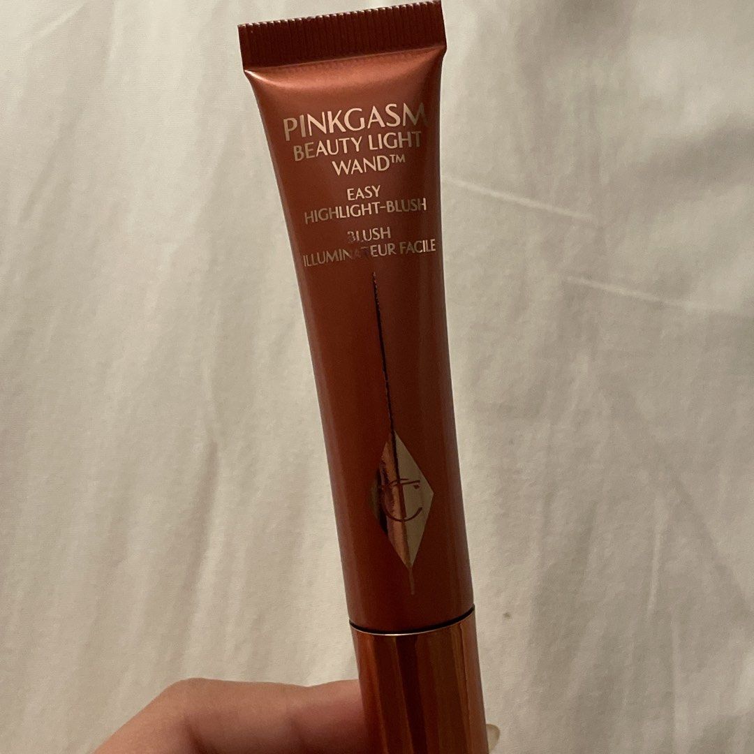 Charlotte Tilbury Highlight Blush - Pinkgasm (Category: Makeup) located in Pasay City. Submitted by fromyaning (Listing ID 1471290740, Image 3). Description: LAST PRICE - authentic and brand new! unused with box - mop: gcash / bdo - mod: lalamove / jnt.