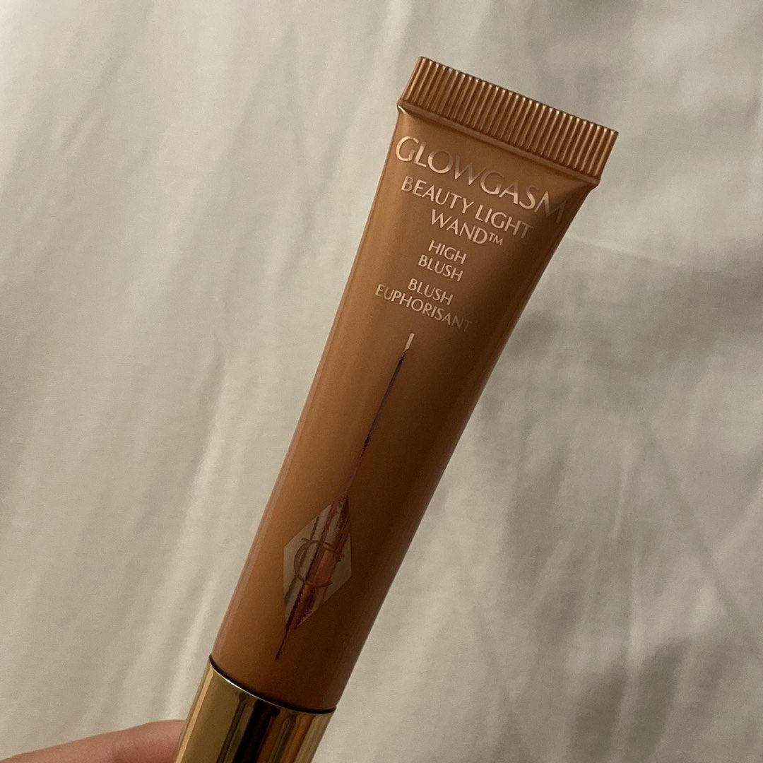 Charlotte Tilbury Highlighter Blush - Peachgasm (Category: Makeup) located in Pasay City. Submitted by fromyaning (Listing ID 1471290766, Image 3). Description: LAST PRICE - authentic and brand new! unused with box - mop: gcash / bdo - mod: lalamove / jnt.