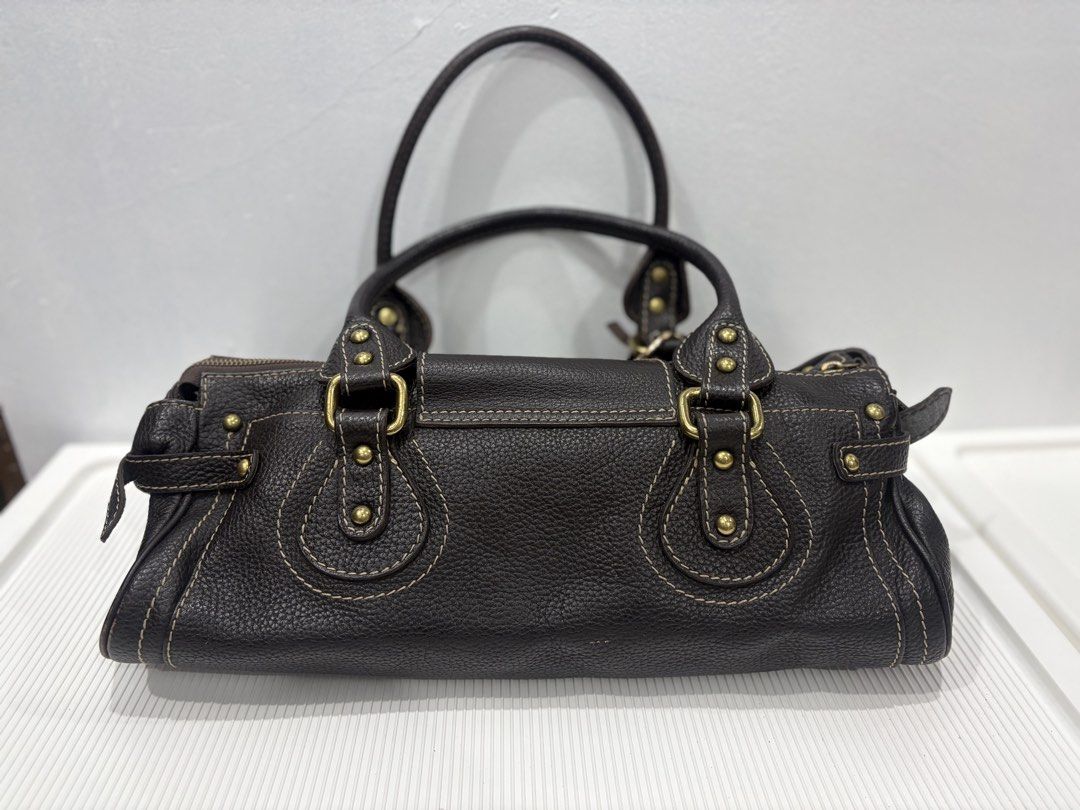 Chloe Paddington Rabeanco (Category: Luxury Bags & Wallets) located in Tuba. Submitted by thebag-oh (Listing ID 1471229276, Image 2). Description: Rabeanco Brand Luxury brand din ito Rare Bag, Genuine Leather Vintage din po ito Pinsan ni Chloe Paddington Magkamukha po sila, Choco Brown Color pa Ito nalang sister kesa kay Mareng Chloe na over mahal, hindi pa ito mabigat and mas maganda pa po ang leather nito. Note: hindi po kasama yung bag charm.