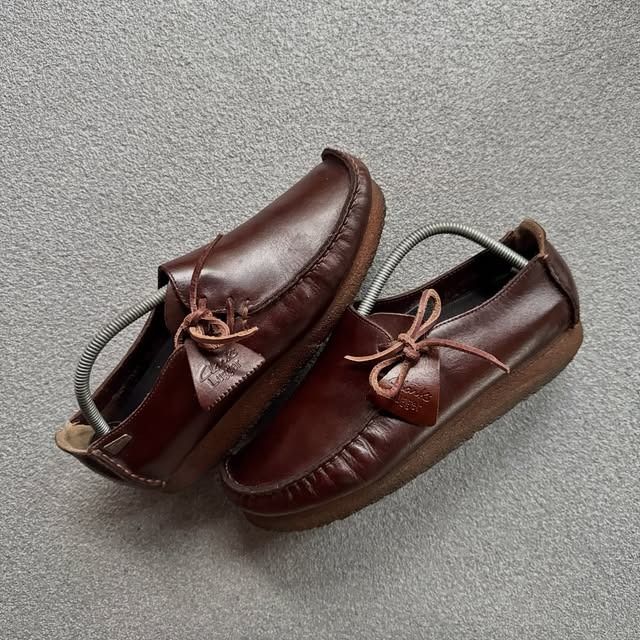 CLARKS ORIGINAL LUGGER BROWN LEATHER (Category: Casual Shoes) located in Cagayan de Oro. Submitted by huntbytrickjam.v2 (Listing ID 1471175699, Image 1). Description: CLARKS ORIGINAL LUGGER BROWN LEATHER US 9.5 / EURO 43 / CM 27.5 EXCELLENT Pair Only Replace Pads M - 1799.