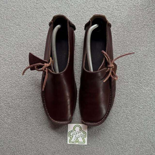 CLARKS ORIGINAL LUGGER BROWN LEATHER (Category: Casual Shoes) located in Cagayan de Oro. Submitted by huntbytrickjam.v2 (Listing ID 1471175699, Image 2). Description: CLARKS ORIGINAL LUGGER BROWN LEATHER US 9.5 / EURO 43 / CM 27.5 EXCELLENT Pair Only Replace Pads M - 1799.
