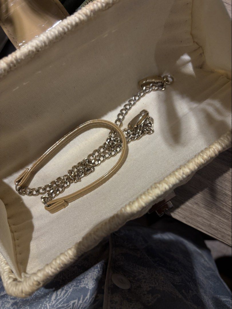 Classic Rattan Clutch/Shoulder Bag (Category: Clutches) located in Quezon City. Submitted by shop_abo (Listing ID 1471257039, Image 2). Description: condition: 8.5/10.