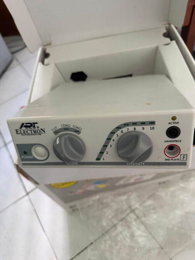 Clinic machine (Category: Face Care) located in Manila. Submitted by pasaybestfinds (Listing ID 1471225008, Image 1). Description: .