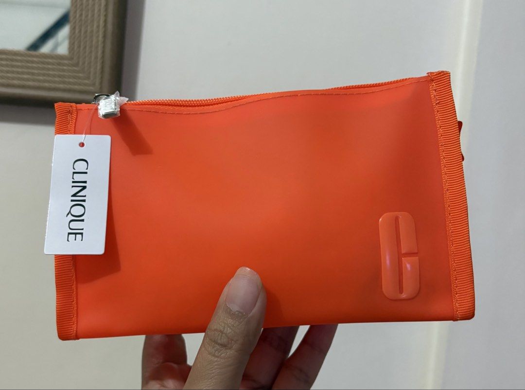 Clinique Jelly Make Up Pouch (Category: Purses & Pouches) located in Cavite. Submitted by chubbsavenue (Listing ID 1471174861, Image 3). Description: This is a GWP (Gift with Purchase) from the actual store. Guaranteed Authentic!.