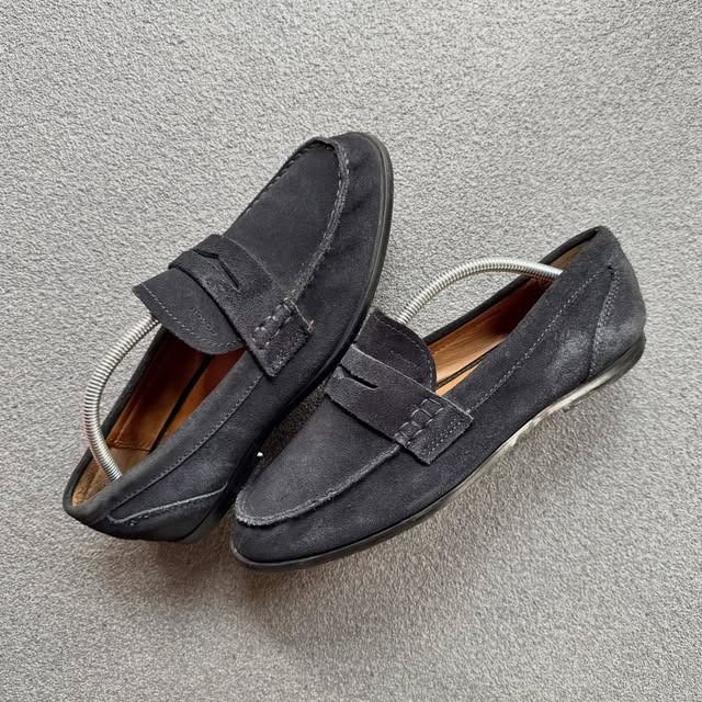 COACH PENNY LOAFERS SUEDE BLACK (Category: Casual Shoes) located in Cagayan de Oro. Submitted by huntbytrickjam.v2 (Listing ID 1471184611, Image 1). Description: COACH PENNY LOAFERS SUEDE BLACK US 9 / EURO 42 / CM 28 EXCELLENT Pair Only Sign of Usage Fits to 10 Mens M - 2499.