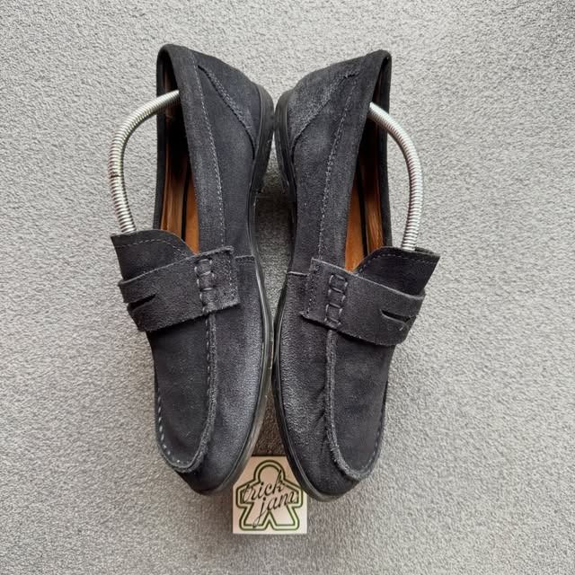 COACH PENNY LOAFERS SUEDE BLACK (Category: Casual Shoes) located in Cagayan de Oro. Submitted by huntbytrickjam.v2 (Listing ID 1471184611, Image 3). Description: COACH PENNY LOAFERS SUEDE BLACK US 9 / EURO 42 / CM 28 EXCELLENT Pair Only Sign of Usage Fits to 10 Mens M - 2499.