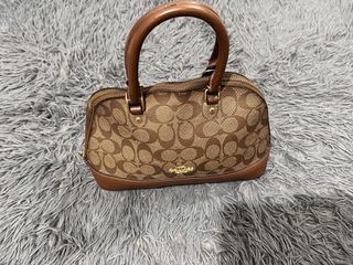(Category: ) located in . Submitted by hilari0s-thrift (Listing ID 1471270668, Image 1). Description: .