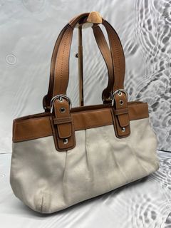 (Category: ) located in . Submitted by redrabbitluxury (Listing ID 1471155221, Image 1). Description: .