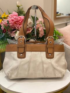 (Category: ) located in . Submitted by luxshare_preloved_ (Listing ID 1471233820, Image 1). Description: .