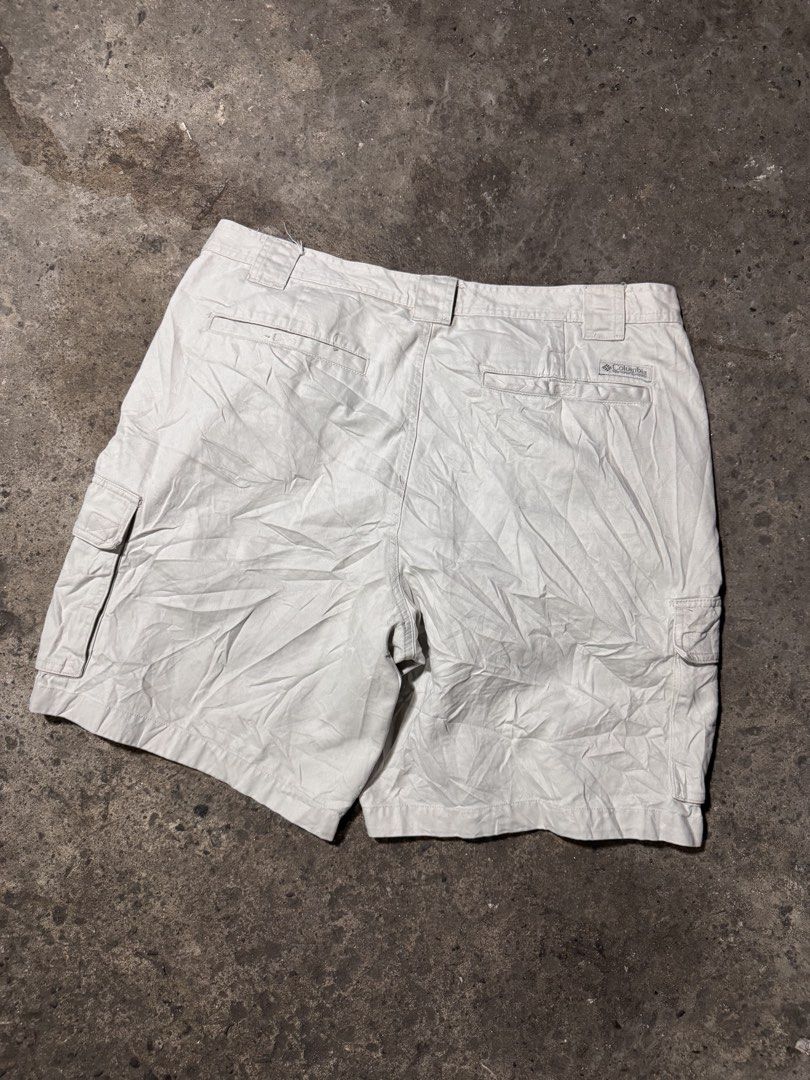 Columbia cargo short (Category: Shorts) located in Pasig City. Submitted by dripthrift1600 (Listing ID 1471259027, Image 2). Description: - Columbia cargo short - Good condition - Issue: None - Sizes: XL - Dimes: 36x19x13 #dripthrift1600.