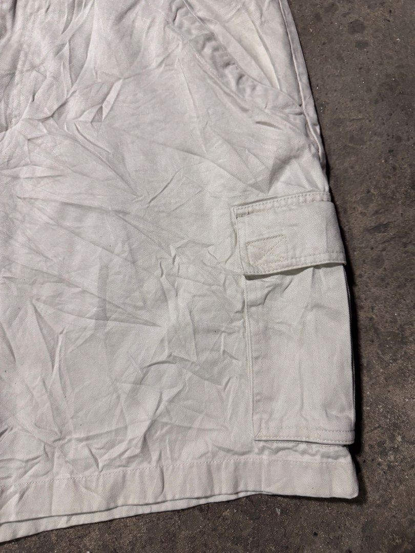 Columbia cargo short (Category: Shorts) located in Pasig City. Submitted by dripthrift1600 (Listing ID 1471259027, Image 3). Description: - Columbia cargo short - Good condition - Issue: None - Sizes: XL - Dimes: 36x19x13 #dripthrift1600.