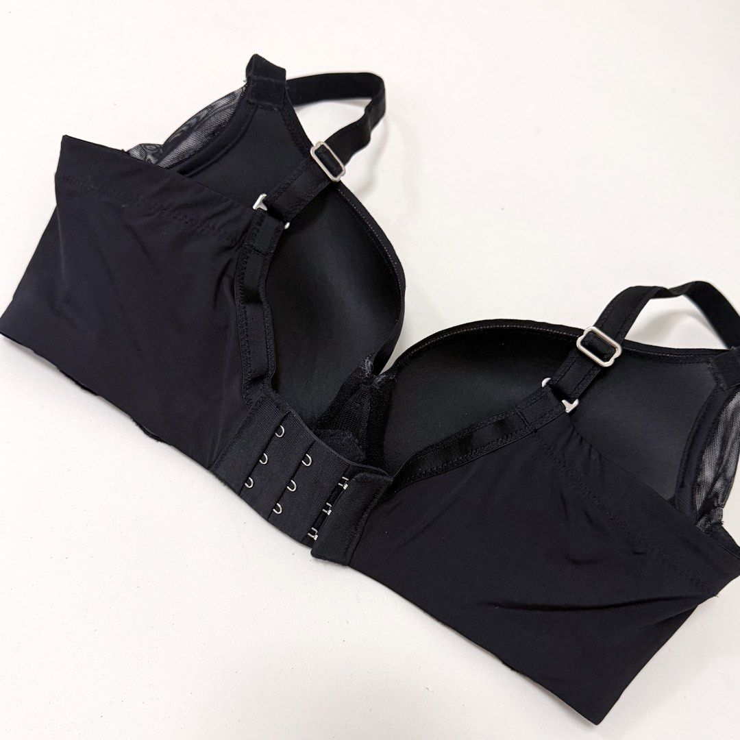 COMFIT Black Molded Underwire Push-up Bra [32B] (Category: Undergarments & Loungewear) located in Malabon City. Submitted by k_intimates (Listing ID 1471207034, Image 3). Description: Details: • Size 32B / wired / graduated push-up • Like new (super nice lift! 🩷) • Comfit black molded underwire T-shirt bra featuring a scalloped lace detailing along the under-bust and deep plum tint on the cups..