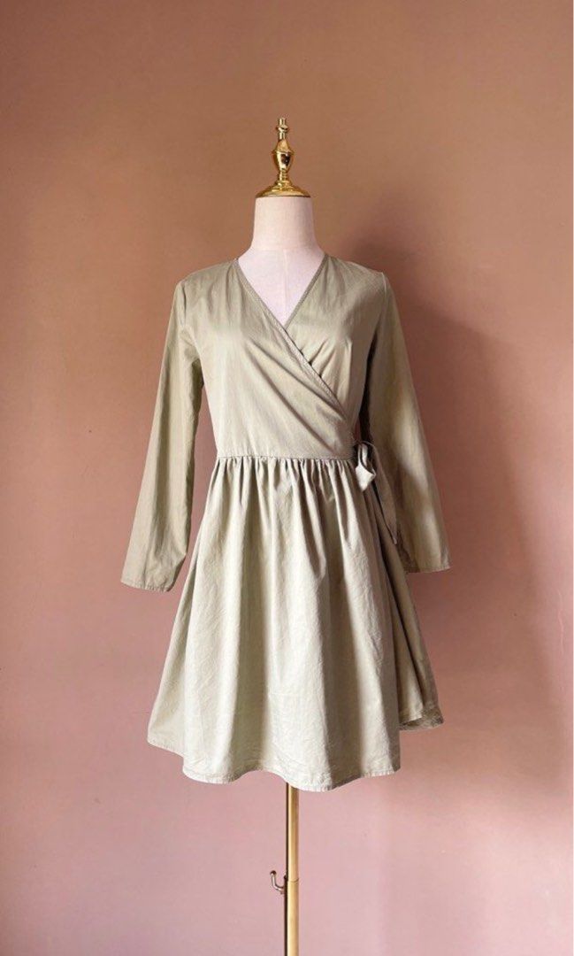 COS Green Wrap Dress with Pockets (Category: Dresses) located in Baguio. Submitted by the_general_store (Listing ID 1471142501, Image 2). Description: - Color: Sage green - Size: EUR XS (155/80A) to Small - Style: Wrap dress with long sleeves and a flared skirt - Details: Gathered waist with side tie - Bonus: Comes with convenient side pockets - Origin: Made in China.