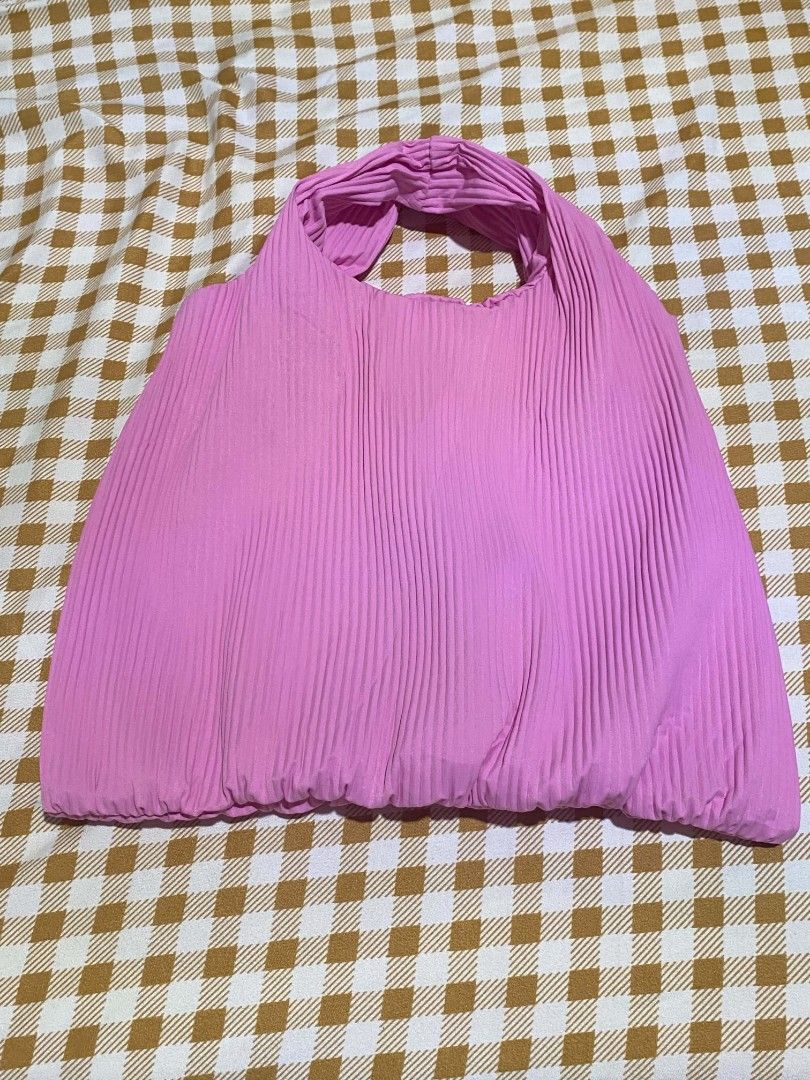 COS Pink Mini Pleated Tote Bag (Category: Tote Bags) located in Iba. Submitted by yunqiz (Listing ID 1471277594, Image 2). Description: already washed polyester because its pleated has a compartment with zipper inside.
