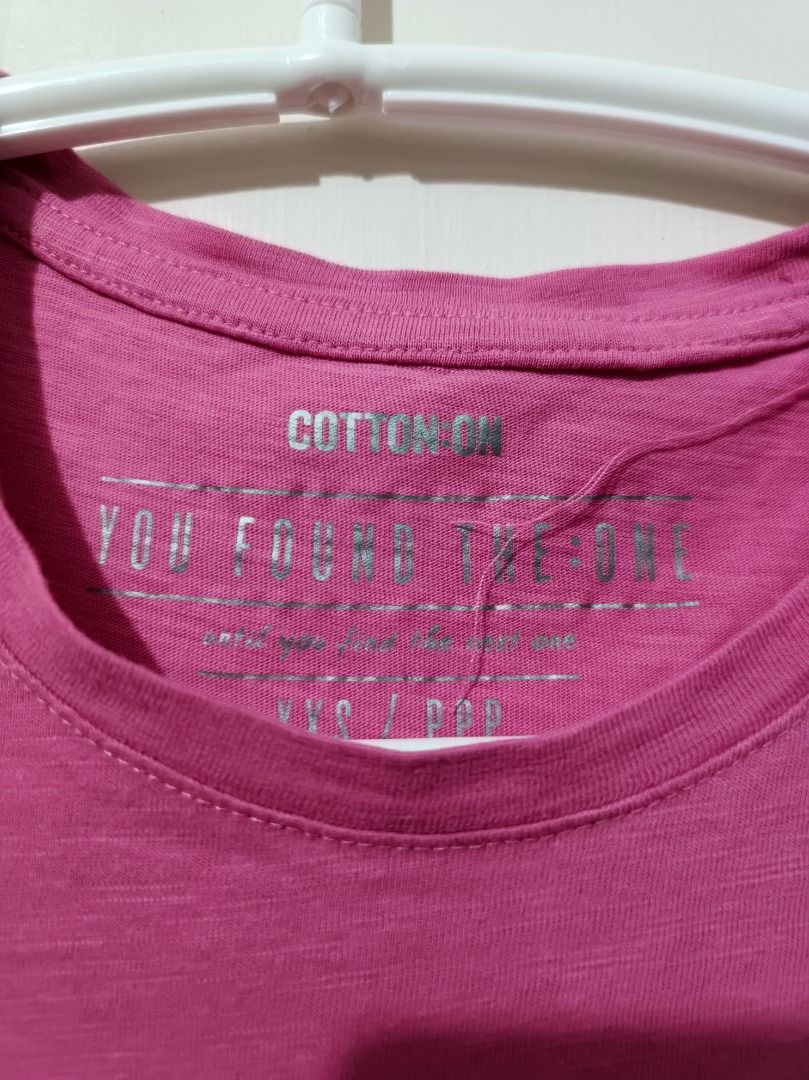 Cotton On Basic Crew Neck Tee (Magenta / Hot Pink) (Category: Others Tops) located in San Leonardo. Submitted by burgossanleonardo.12345 (Listing ID 1471271454, Image 2). Description: • Brand: Cotton On • Condition: Pre-loved / Good secondhand condition (Normal signs of light wear, well-kept with no major flaws). • Color: Magenta / Hot Pink • Size: Small (S) Flat-Lay Measurements (Approximate): • Width (Pit-to-Pit): 15 inches • Length (Top Should