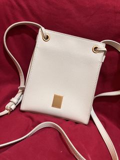 (Category: ) located in . Submitted by vintage_vogue6100 (Listing ID 1471286230, Image 1). Description: .