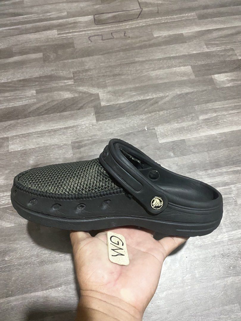 Crocs clogs (Category: Slippers & Slides) located in Cebu City. Submitted by freemoon.b85e0c (Listing ID 1471276158, Image 2). Description: Crocs Clog Thrifted/2nd hand Size 7 us mens/40 euro/25 cm Price 580 plus sf Good condition.