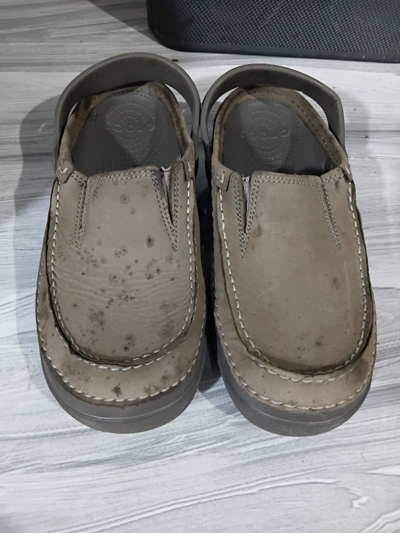 CROCS MESA CLOG SIZE 8MEN (Category: Slippers & Slides) located in General Mariano Alvarez. Submitted by adonid (Listing ID 1471205765, Image 2). Description: CROCS MESA CLOG SIZE 8MEN ISSUE KITA SA PIC STAIN/DIRT NEED WASH SIGN OF USAGE LOC. GMA CAVITE.