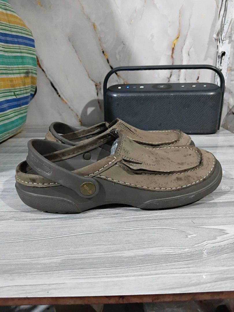 CROCS MESA CLOG SIZE 8MEN (Category: Slippers & Slides) located in General Mariano Alvarez. Submitted by adonid (Listing ID 1471205765, Image 1). Description: CROCS MESA CLOG SIZE 8MEN ISSUE KITA SA PIC STAIN/DIRT NEED WASH SIGN OF USAGE LOC. GMA CAVITE.