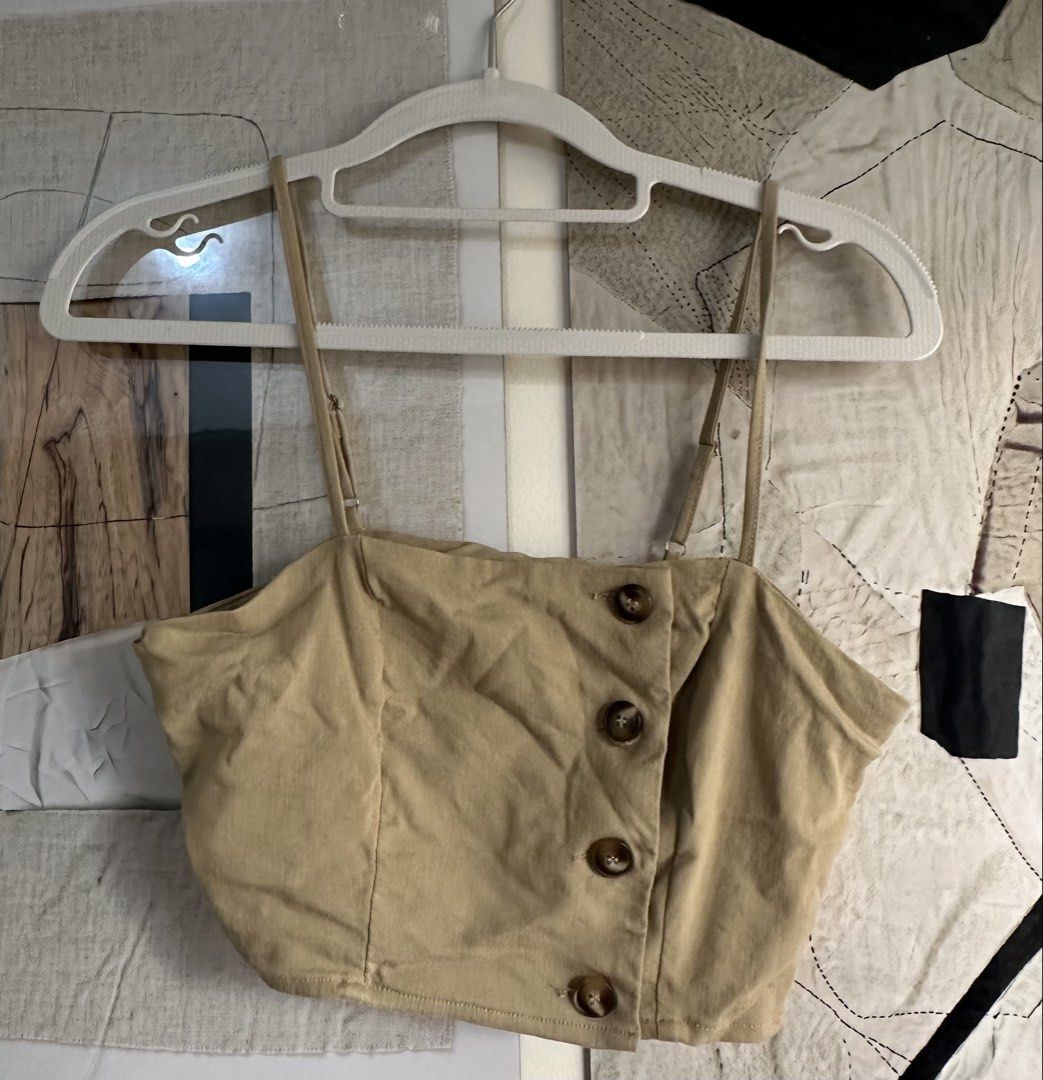 crop top khaki sleeveless (XS-S) (Category: Sleeveless) located in Mandaluyong City. Submitted by nixcalliz (Listing ID 1471255113, Image 1). Description: with pants!! PM for info.