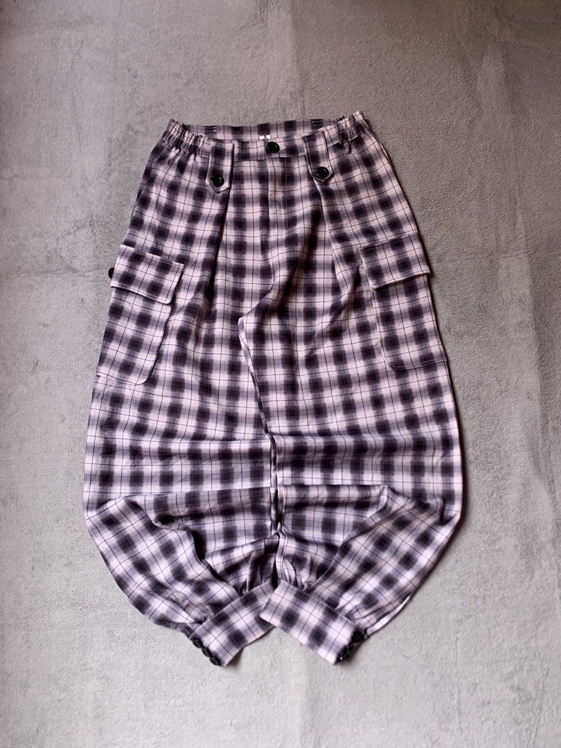 Cuffed Flannel Cargo Balloon Baggy Pants (Solid, Unique and comfy design) (Category: Jeans) located in Balingasag. Submitted by nothingbutstyle_jz01 (Listing ID 1471282970, Image 2). Description: 350🏷️ Cuffed Flannel Cargo Balloon Baggy Pants (Solid, Unique and comfy design) Brand: BAOFENGYU Waist: 28-35(Side Garter) Length: 40 Thighs: 14 Hem: 6 ______ Issue: Need Wash Color Rate: 10l10 Condition: 10l10 Thick nylon Fabric Models Height & Size: 5