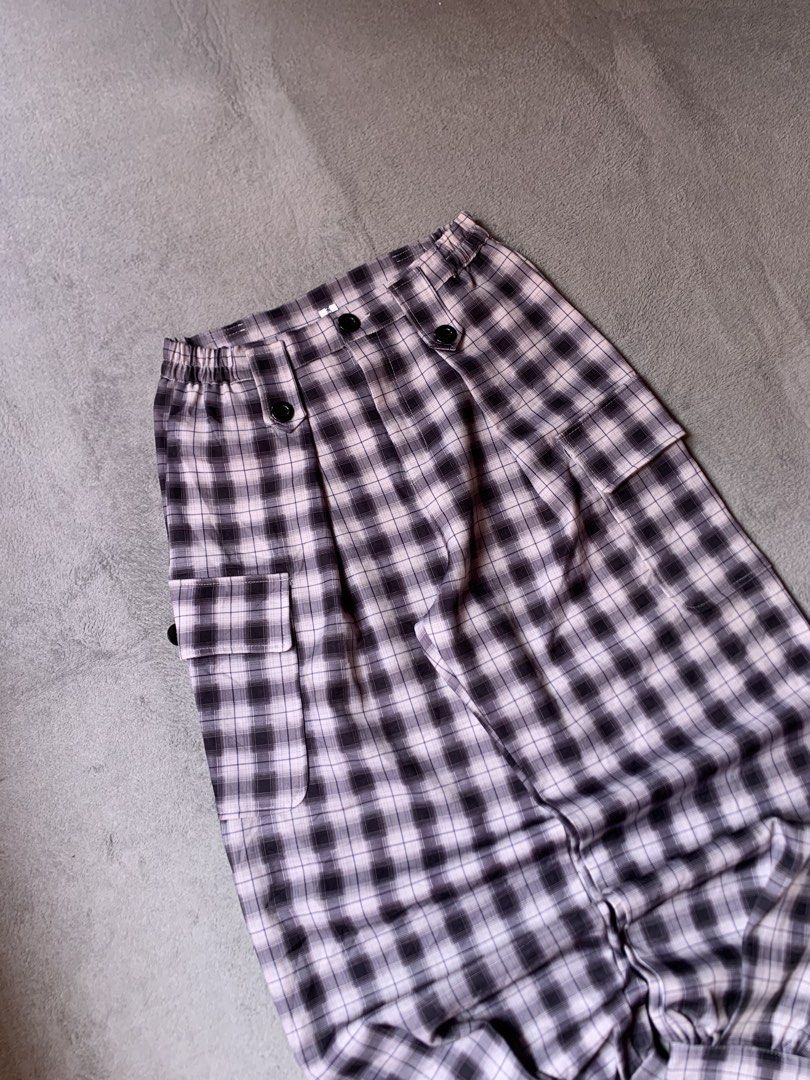 Cuffed Flannel Cargo Balloon Baggy Pants (Solid, Unique and comfy design) (Category: Jeans) located in Balingasag. Submitted by nothingbutstyle_jz01 (Listing ID 1471282970, Image 3). Description: 350🏷️ Cuffed Flannel Cargo Balloon Baggy Pants (Solid, Unique and comfy design) Brand: BAOFENGYU Waist: 28-35(Side Garter) Length: 40 Thighs: 14 Hem: 6 ______ Issue: Need Wash Color Rate: 10l10 Condition: 10l10 Thick nylon Fabric Models Height & Size: 5