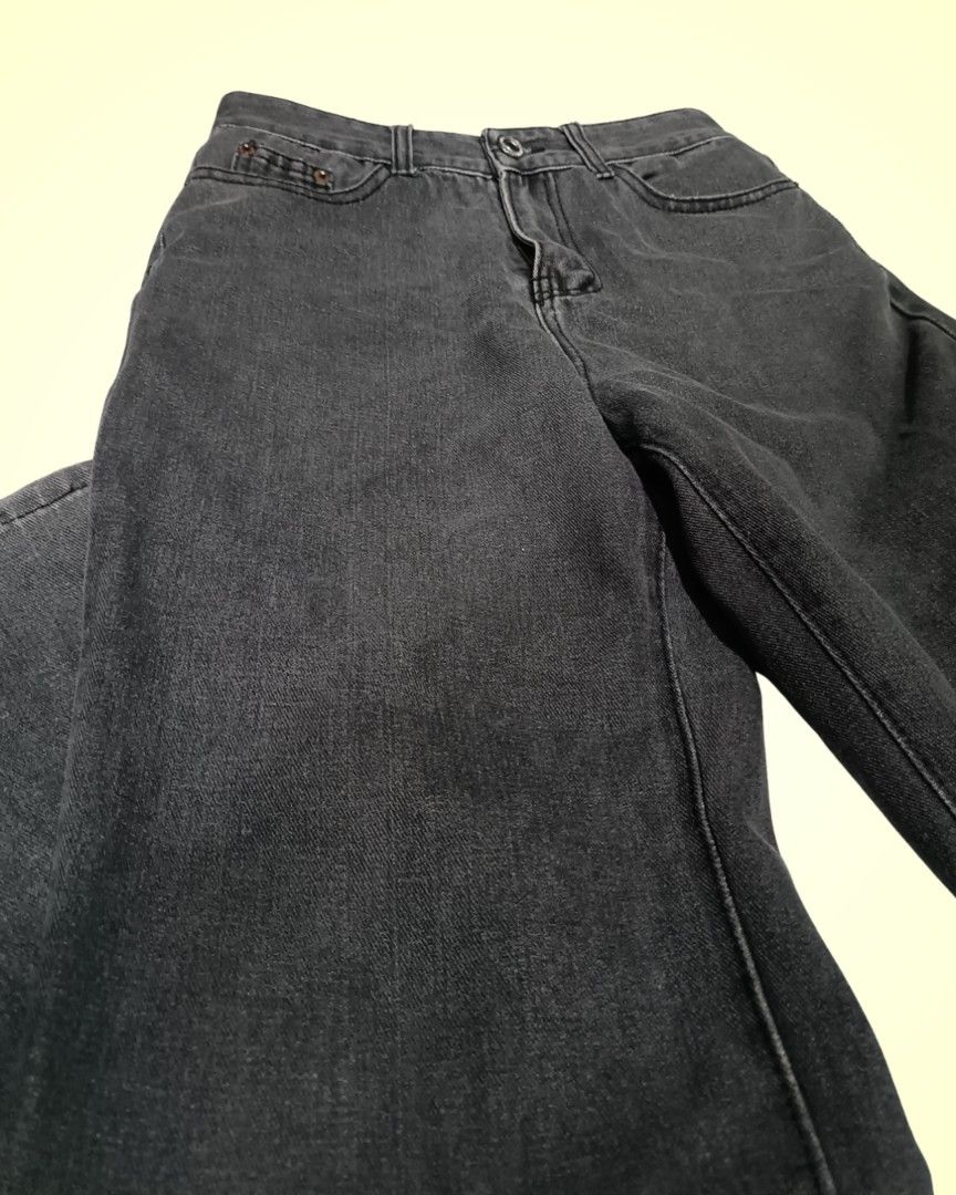 Dark Grey Wash Denim Jeans (Category: Jeans) located in Taguig. Submitted by revive_val (Listing ID 1471195214, Image 2). Description: Length: 104CM Waist: 35 CM.
