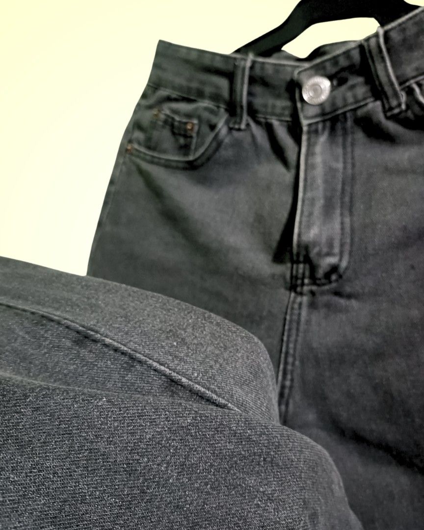 Dark Grey Wash Denim Jeans (Category: Jeans) located in Taguig. Submitted by revive_val (Listing ID 1471195214, Image 3). Description: Length: 104CM Waist: 35 CM.