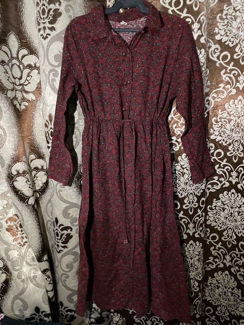 DARK RED LONG FLORAL DRESS (Category: Dresses) located in San Quintin. Submitted by polasolah (Listing ID 1471280934, Image 1). Description: wash before use size:s-m .