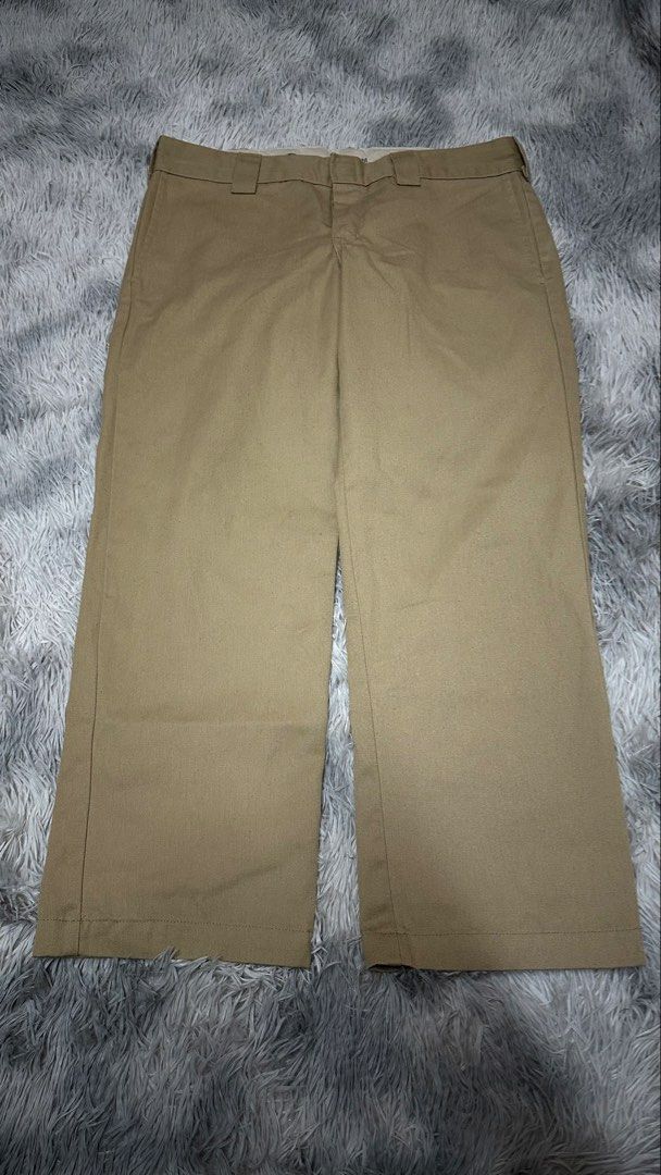 D*ckies Straight Work Pants Khaki (Category: Chinos) located in Manila. Submitted by paulovenegaskalakal2020 (Listing ID 1471193044, Image 2). Description: For sale! Kalakal D*ckies straight pants Size 35 to 37 Length- 37 inches Thigh- 13 inches Knee- 10 inches Leg opening- 8.5-9 inches Minimal lints & scratch Sign of usage Good MINE 1,399 +sf.