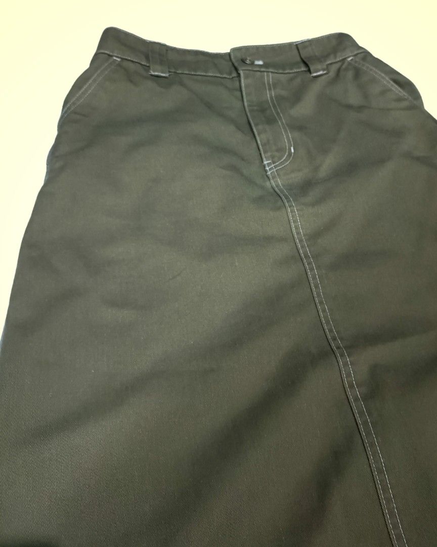 Dickies Olive Green Midi Skirt (Category: Skirts) located in Taguig. Submitted by revive_val (Listing ID 1471197161, Image 2). Description: Length: 86CM Waist: 35.