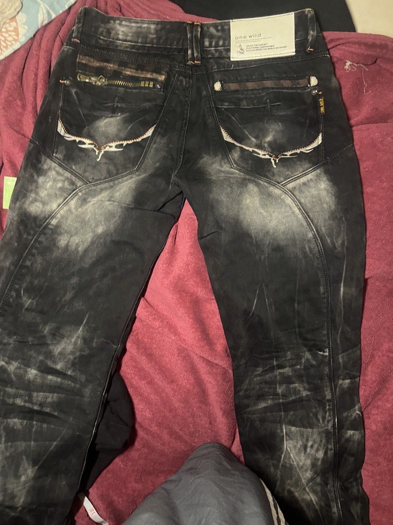 Distressed y2k baggy jeans (Category: Jeans) located in Manila. Submitted by lukemirasol (Listing ID 1471212537, Image 2). Description: Washed grunge design Heavy denim.