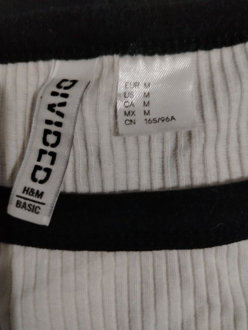 Divided H&M Basic White Ribbed Ringer T-Shirt Size M (Category: Shirts) located in Pasig City. Submitted by hello.ph (Listing ID 1471223189, Image 2). Description: - Brand: H&M Divided - Color: White with black contrast trim on collar and sleeves - Size: Medium (EUR M, US M, CN 165/96A) - Material: Soft and stretchy ribbed fabric - Fit: Short sleeves, crew neck, casual everyday wear - Condition: Excellent, easy to pair with jeans or skirts.