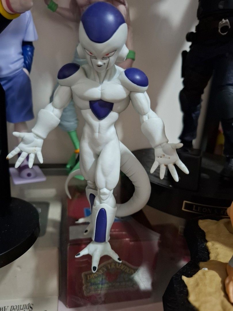 Dragon Ball Frieza Final Form Action Figure (Category: Figurines & Statues) located in Orion. Submitted by timburtonfan (Listing ID 1471125312, Image 1). Description: - Character: Frieza (Final Form) from Dragon Ball - Colors: Iconic white and purple scheme - Pose: Dynamic stance with open hands and curved tail - Articulation: Visible joints at shoulders and elbows - Condition: Good display condition with minor dust accumulation on the body and h