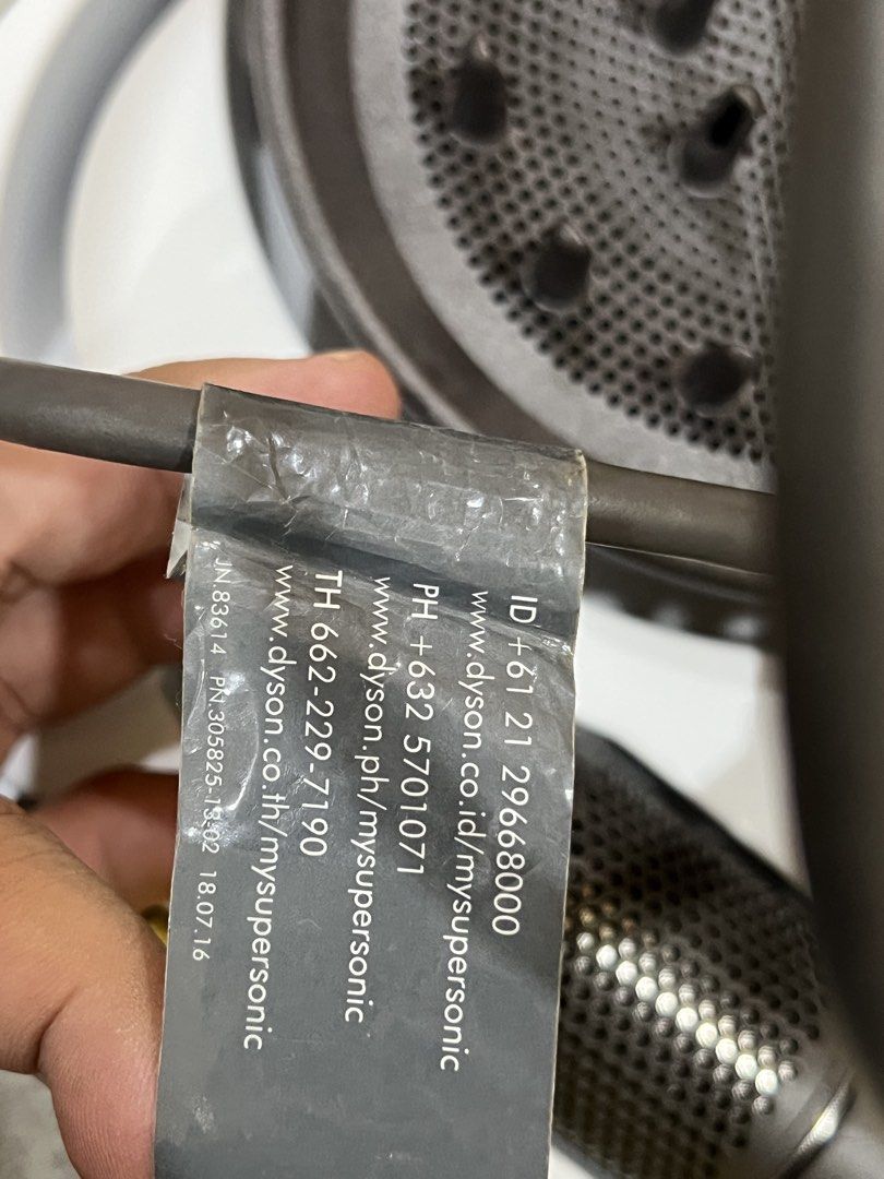 Dyson Hair Dryer (Category: Hair) located in Quezon City. Submitted by youngfire.04 (Listing ID 1471220414, Image 3). Description: Dyson Supersonic Hair Dryer Authentic With box No issues.