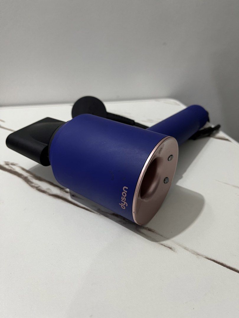 Dyson Supersonic hair dryer (Category: Hair) located in Bacacay. Submitted by aiksgoods (Listing ID 1471237452, Image 2). Description: .