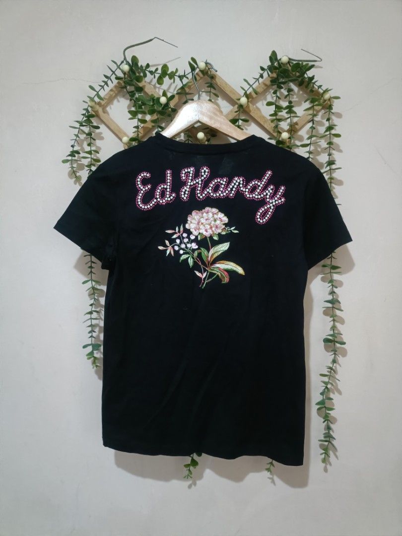 Ed Hardy (Category: Shirts) located in Sual. Submitted by kriztyne_29 (Listing ID 1471268169, Image 3). Description: dimes: 18*24.
